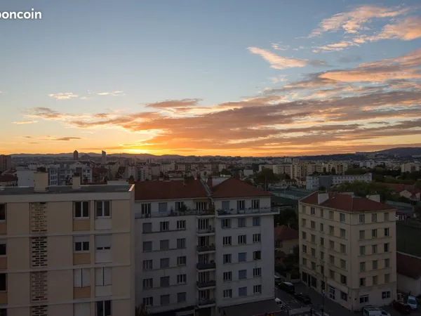 Chambre meublée dans colocation Villeurbanne Cusset (3 chambres) VUE PANORAMIQUE au pied du métro