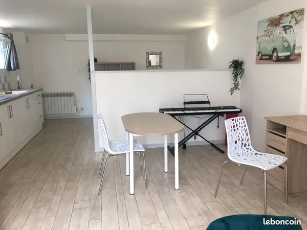 Studio 30 m2 ;meublé Montaigu vendée pour Etudiant