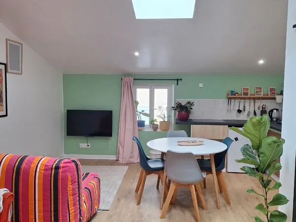 Studio court séjour avec terrasse partagée