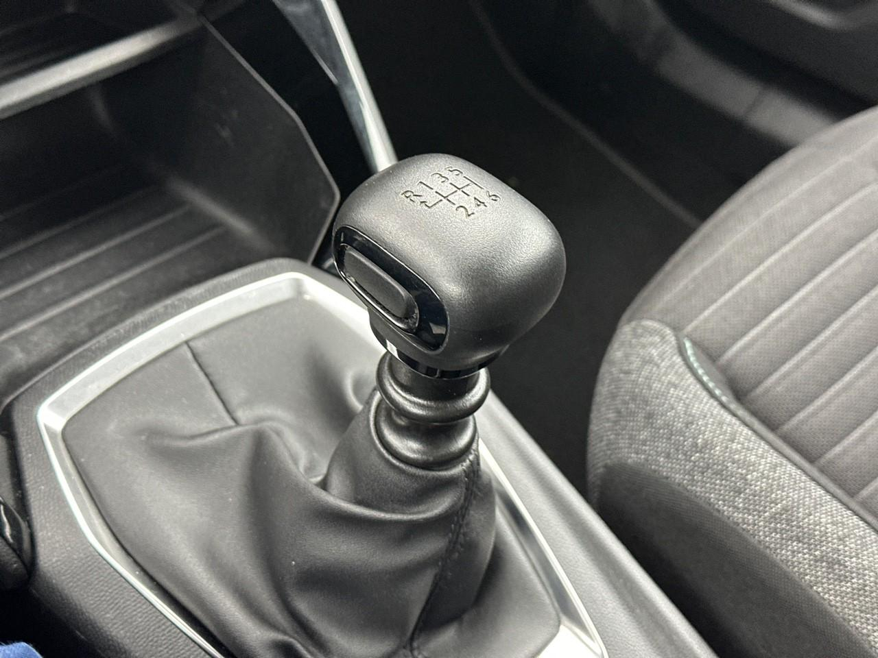 Peugeot 2008 puretech 100 s&s bvm6 style — photo 28