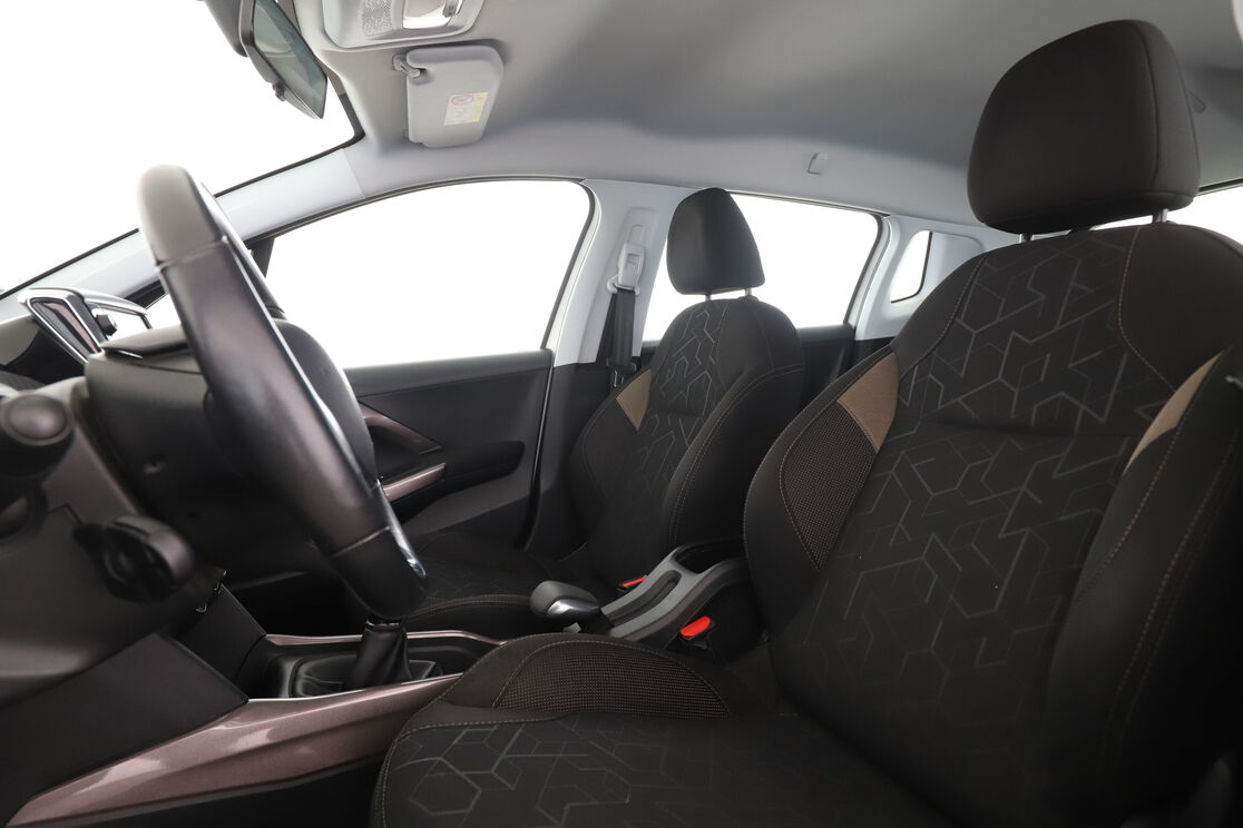 Peugeot 2008 1.2 PureTech Active — photo 9