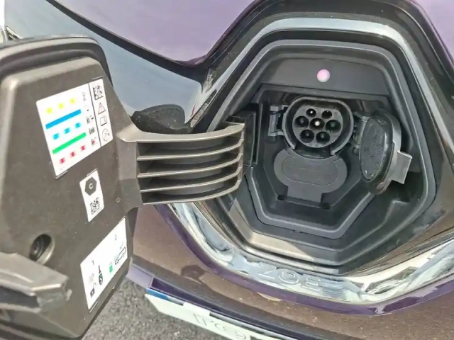 Renault Zoé zoe r110 - my22 — photo 18