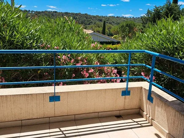 Appartement meublé T3 Nîmes Vacquerolles avec terrasse et parkings