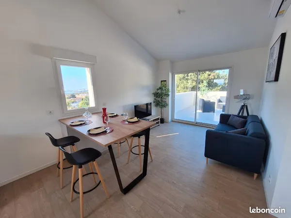 T3 refait à neuf terrasse avec vue