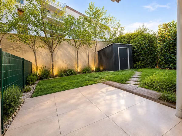 VILLEURBANNE  T2 AVEC JARDIN PRIVATIF DE 53,5 M2
