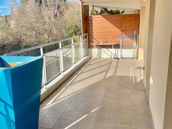Grand 2 pièces avec terrasse de 18 m2