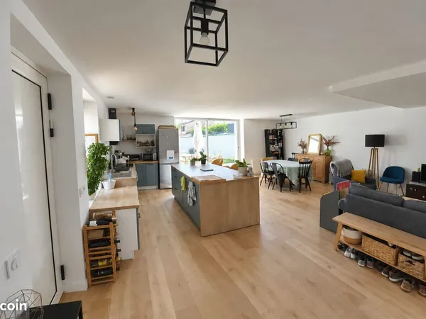 À VENDRE - Maison de 82 m² avec jardin - 3 chambres - 2 stationnements privés