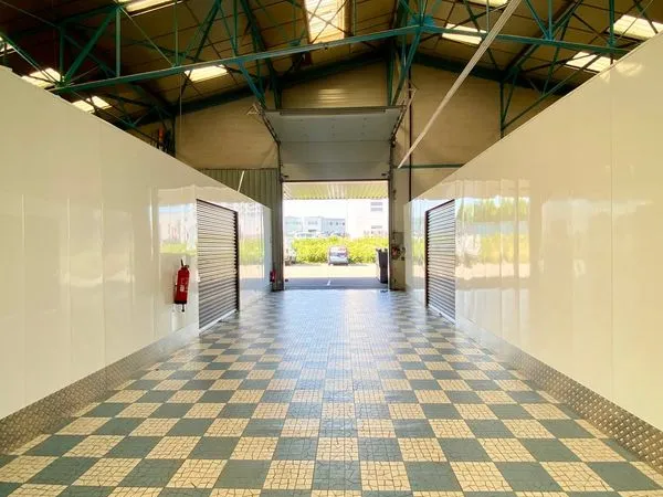 Box / Entrepôt à louer - 100 m²