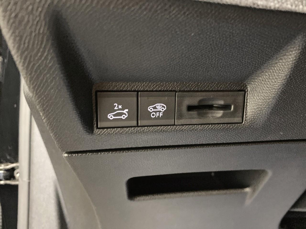 Peugeot 3008 hybrid 136 e-dcs6 gt — photo 19