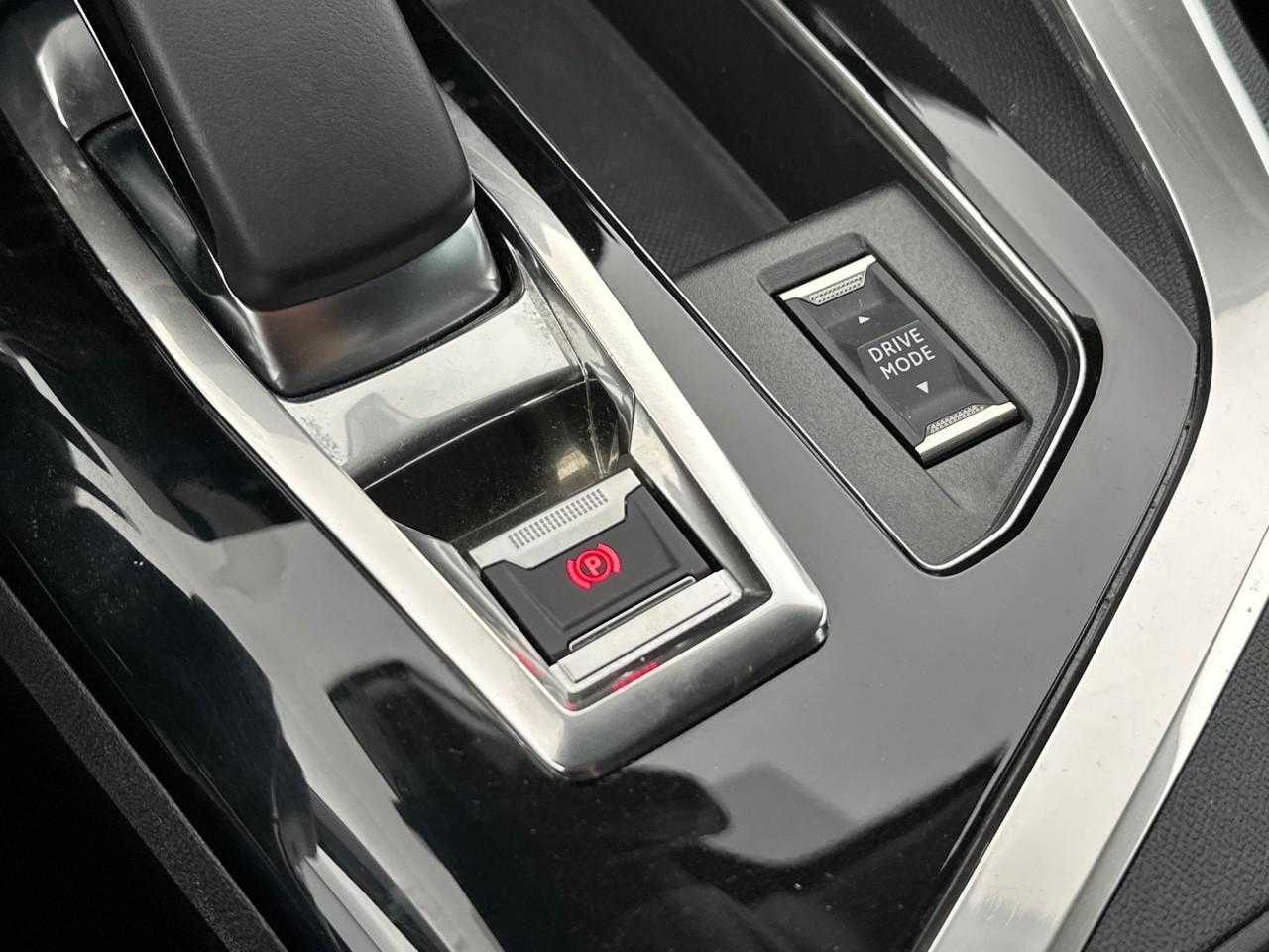 Peugeot 3008 hybrid 225 e-eat8 allure pack — photo 31