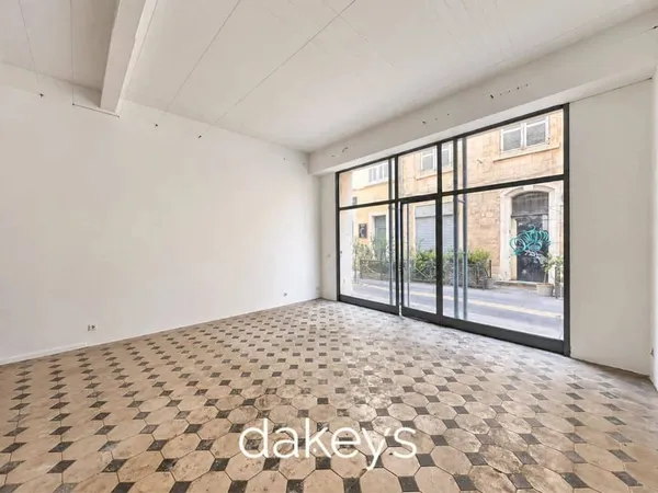 Local commercial 157 m²