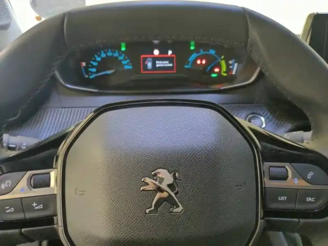 Peugeot 2008 electrique 136 ch — photo 7