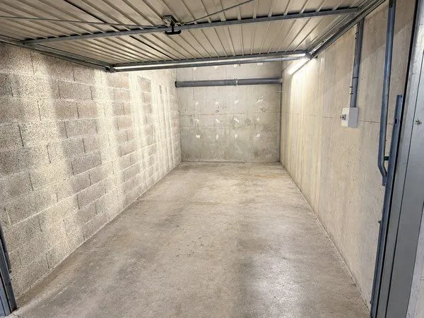 À vendre box garage fermer