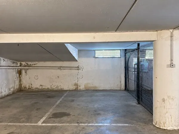 Place de parking couverte - Rue Plantier, Toulouse - 13,75 m²