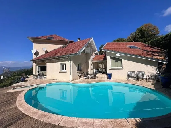 Villa 8 pièces 195 m²