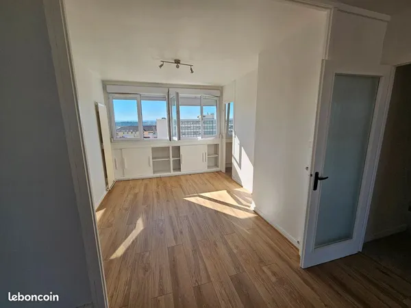 Appartement T5 traversant 82 m² avec loggia & cave - Quartier St-Cosme