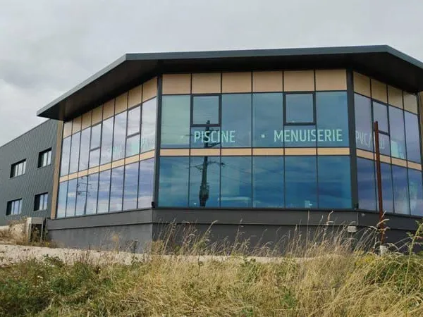 Local d'activité 2400 m²