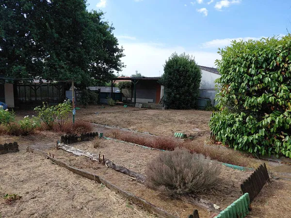 Terrain 250 m²