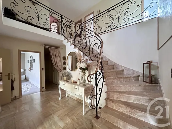 Maison 7 pièces 210 m²