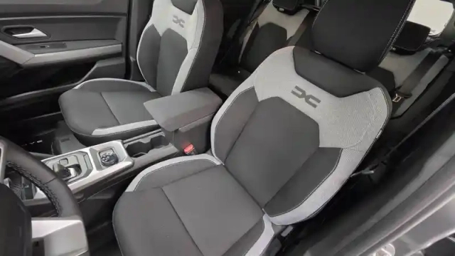 Dacia Duster hybrid-g 150 4x4 — photo 10