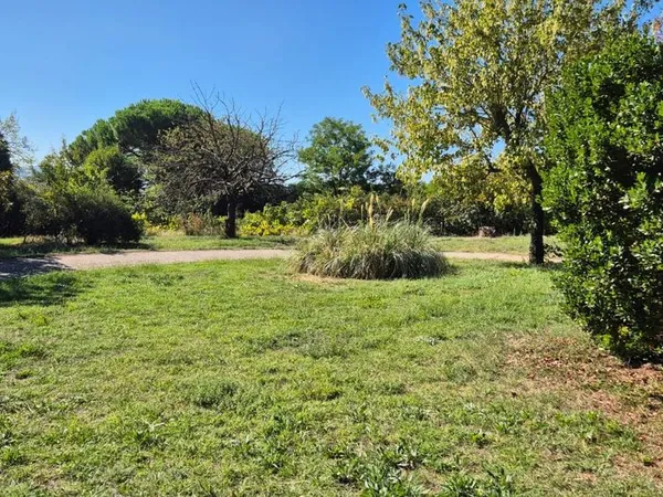 Terrain 750 m² Genissieux