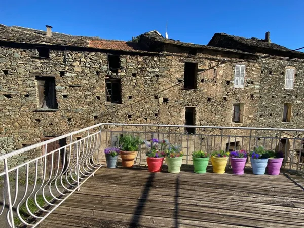 Maison de village en pierre