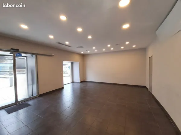 LOCAL COMMERCIAL 67 m² NICE