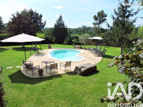 Propriété 10 pièces 208 m²
