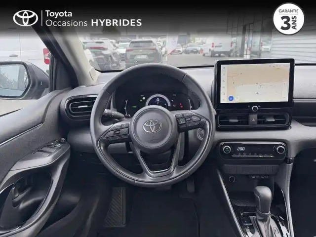 Toyota Yaris 116h design 5p mc24 — photo 9