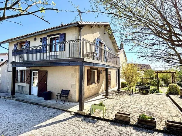 Maison 11 pièces 213 m²