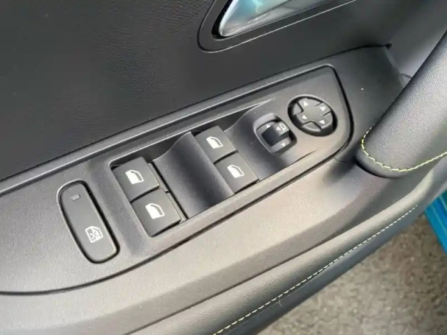 Peugeot 2008 electrique 54 kwh 156 ch — photo 24