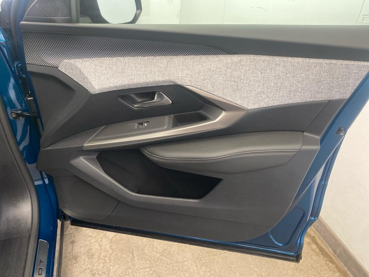 Peugeot 5008 hybrid 136 e-dcs6 gt — photo 27