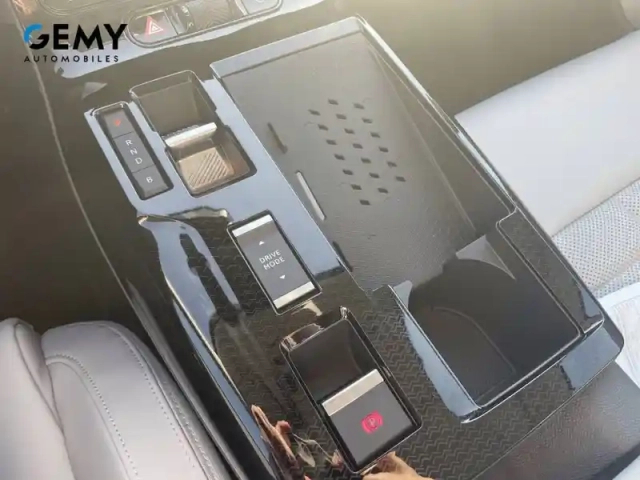 Citroën C5 Aircross hybride rechargeable 225 ch e-eat7 — photo 25