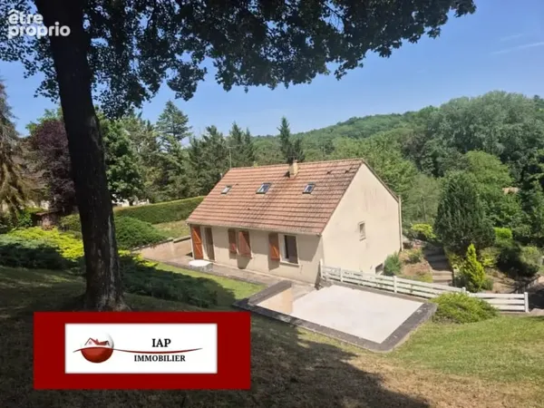 Maison familiale 5 chambres avec sous-sol total et garages