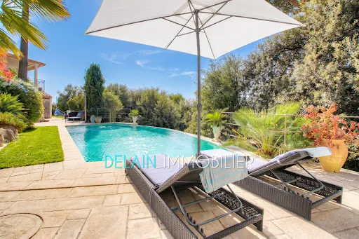 Maison 7 pièces 233 m²