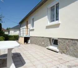 Laval : maison de plain pied de 3ch. Sur 490m² de terrain