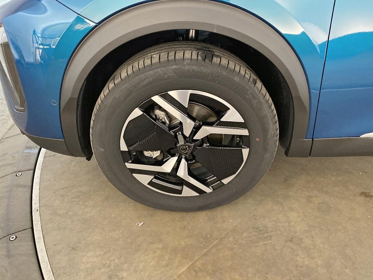 Peugeot 2008 hybrid 145 ch e-dcs6 allure — photo 11