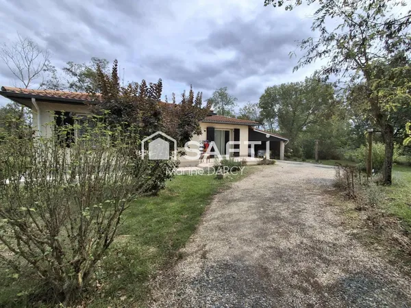 Maison de campagne avec grand terrain et dépendances