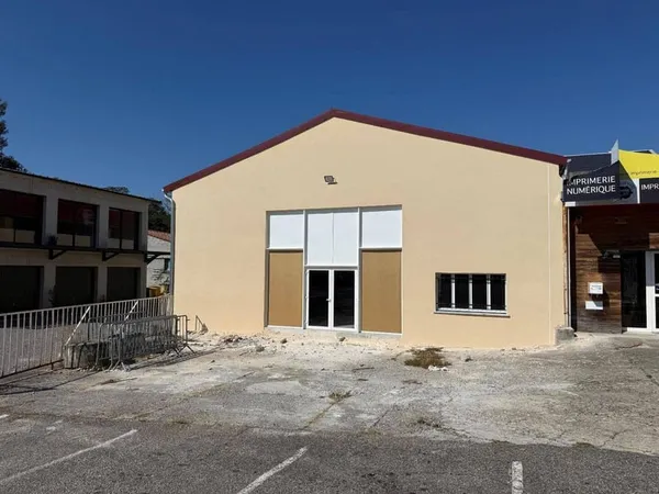 Local commercial 320 m²