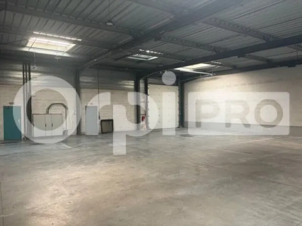 Entrepôt 630 m²