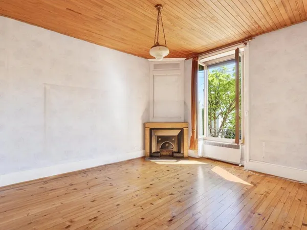MAISON INDIVIDUELLE AVEC GRAND JARDIN