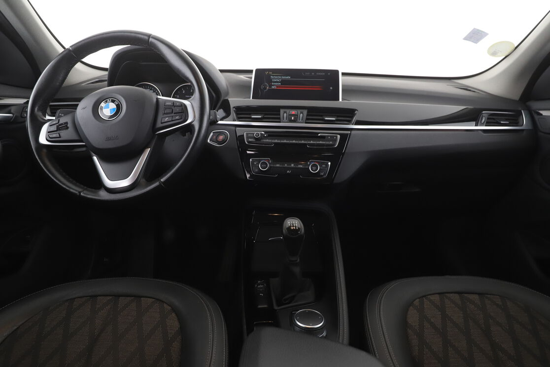 BMW X1 sDrive18d xLine — photo 11