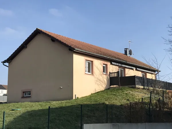 Girardi Immobilier vous présente cette charmante maison de 112 m2 sur un beau terrain de 1261 m2