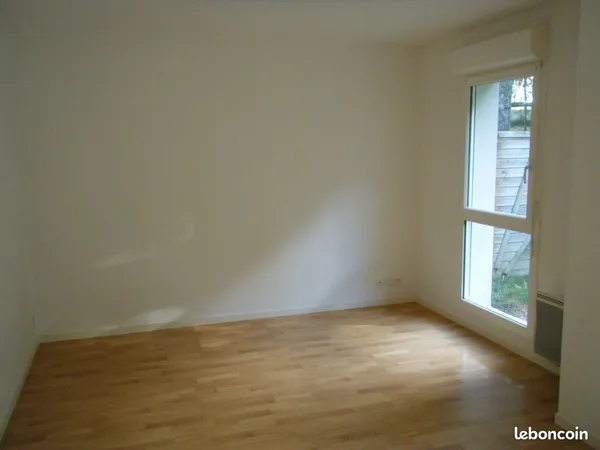 Loue a BOUGUENAIS bourg appartement T1 de 28m2