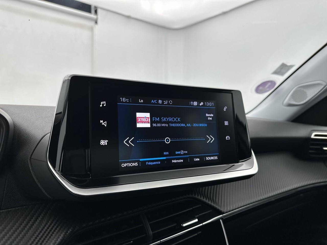 Peugeot 2008 puretech 100 s&s bvm6 style — photo 22