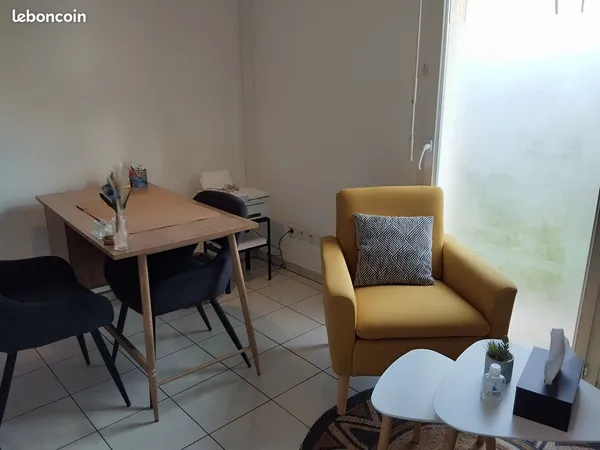 Bureau dans cabinet pluridisciplinaire
