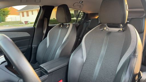 Peugeot 308 1.6 PureTech 180 Hybrid EAT8 - Allure Pack – 2022 – 42191 km – Hybride rechargeable – Boîte Automatique — photo 20