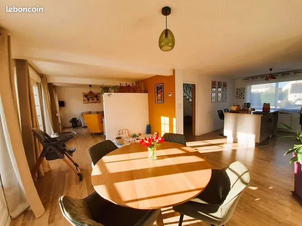 Maison familiale de 120 m² entièrement rénovée - Lumineuse - Terrain de 800 m² - Saint-Divy