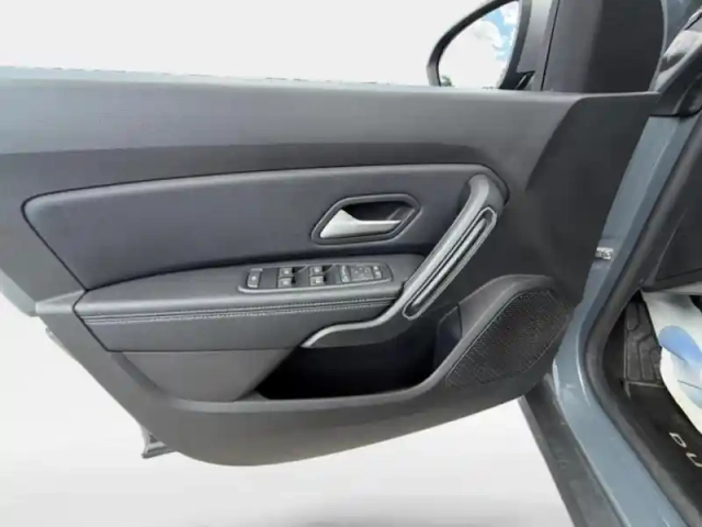 Dacia Duster 1.5 blue dci 115ch  journey 4x4 — photo 12