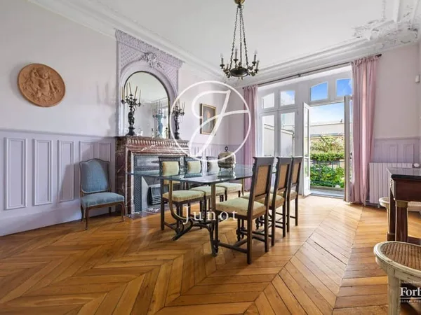 Maison 12 pièces 320 m²